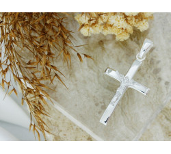 Srebrny krzyżyk zawieszka 925