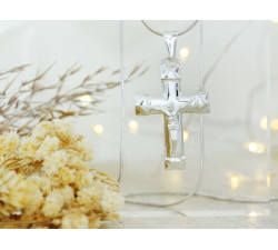 Srebrny krzyżyk zawieszka z pasyjką