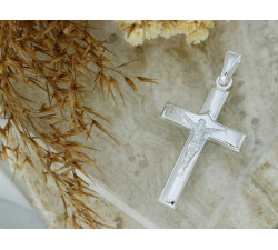 Srebrny krzyżyk zawieszka na łańcuszek