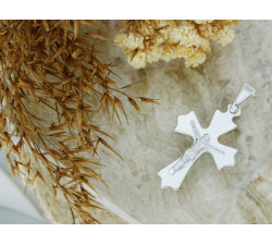 Srebrna zawieszka krzyżyk na prezent