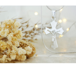 Srebrna zawieszka krzyżyk na prezent