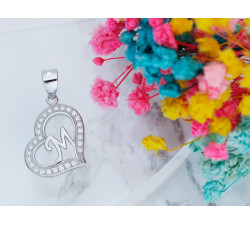 Srebrna zawieszka serce z literką M z cyrkoniami