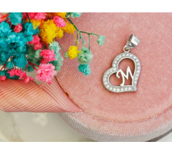 Srebrna zawieszka serce z literką M z cyrkoniami