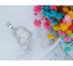 Srebrna zawieszka z sercem z cyrkoniami z literką E