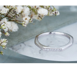 Srebrny pierścionek nowoczesny, minimalistyczny