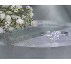 Srebrny pierścionek - klasyczna elegancja