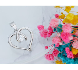 Srebrna zawieszka serce z cyrkonią