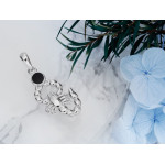 Srebrna zawieszka skorpion z czarnym kamieniem