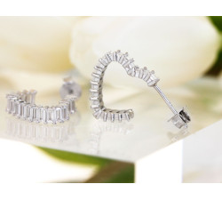 Srebrne kolczyki z cyrkoniami na sztyfcie