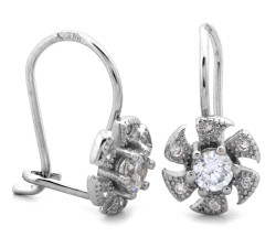 Srebrne kolczyki dla dziewczynki na biglu z kwiatkiem