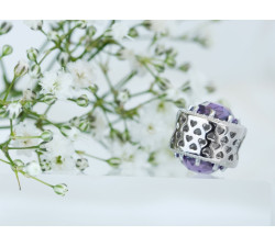 Srebrny charms z fioletowymi kamieniami do bransoletki