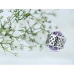 Srebrny charms z fioletowymi kamieniami do bransoletki