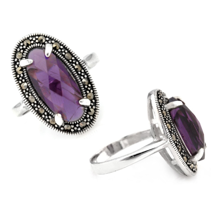 Srebrny pierścionek z markazytami i syntetycznymi kamieniami