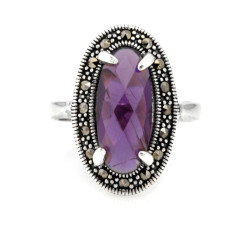 Srebrny pierścionek z markazytami i syntetycznymi kamieniami