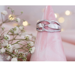 Pierścionek srebrny przeplatany szeroki z cyrkoniami