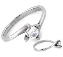 Srebrny pierścionek z cyrkonią zawsze na czasie