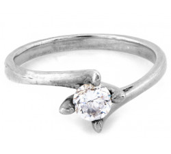 Srebrny pierścionek z cyrkonią zawsze na czasie