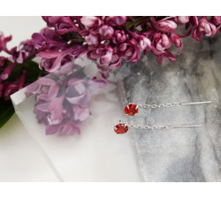 Srebrne kolczyki przeciągane z czerwoną cyrkonią