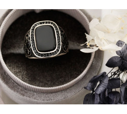 Oryginalny srebrny sygnet duży ozdobny wzór z czarnymi kamieniami