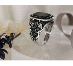 Oryginalny srebrny sygnet duży ozdobny wzór z czarnymi kamieniami