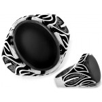 Srebrny sygnet z czarnymi kamieniami