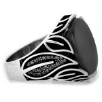 Srebrny sygnet z czarnymi kamieniami