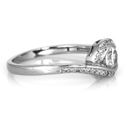 Srebrny pierścionek z cyrkoniami