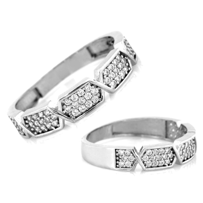 Srebrny pierścionek z cyrkoniami obrączkowy