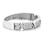 Srebrny pierścionek z cyrkoniami obrączkowy