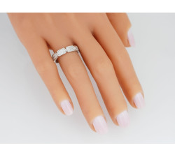 Srebrny pierścionek z cyrkoniami obrączkowy