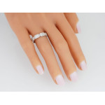 Srebrny pierścionek z cyrkoniami obrączkowy
