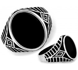 Srebrny sygnet z czarnymi kamieniami