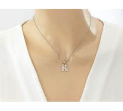 Srebrna przywieszka z literką, rodowana