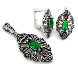 Zestaw srebrnych kolczyków i zawieszki z markazytami