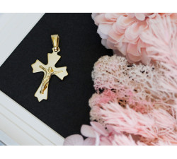 Srebrny krzyżyk pozłacany z pasyjką