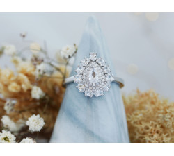 Pierścionek srebrny oczko kropla z cyrkoniami