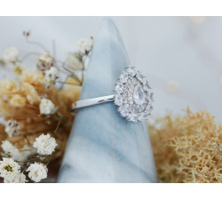 Pierścionek srebrny oczko kropla z cyrkoniami