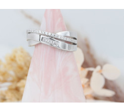 Srebrny pierścionek z klasycznym wzorem