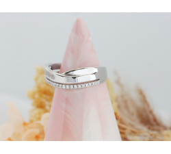 Srebrny pierścionek z klasycznym wzorem