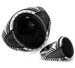 Srebrny sygnet z czarnym owalnym kamieniem frezowany