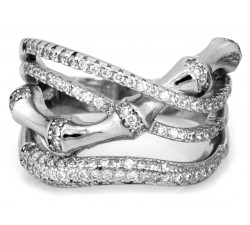 Szeroki srebrny pierścień przeplatany z cyrkoniami