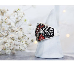 Srebrny pierścień z pomarańczowymi cyrkoniami