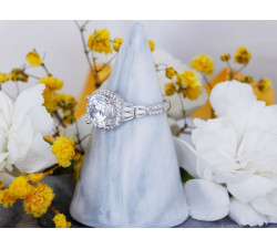 Srebrny pierścionek z wieloma kamieniami pr. 0.925