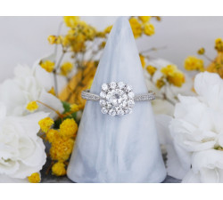 Srebrny pierścionek kwadratowy z cyrkoniami