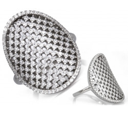 Duży srebrny pierścionek wysadzany cyrkoniami