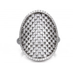 Duży srebrny pierścionek wysadzany cyrkoniami