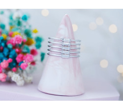 Szeroki srebrny pierścionek z cyrkoniami