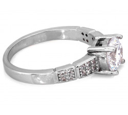 Pierścionek srebrny z oczkiem i cyrkoniami na szynie