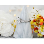 Pierścionek srebrny z oczkiem i cyrkoniami na szynie