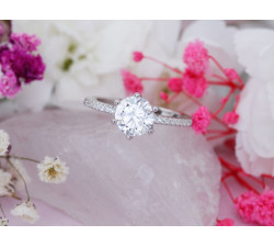 Srebrny pierścionek z cyrkoniami klasyczny zawsze na czasie